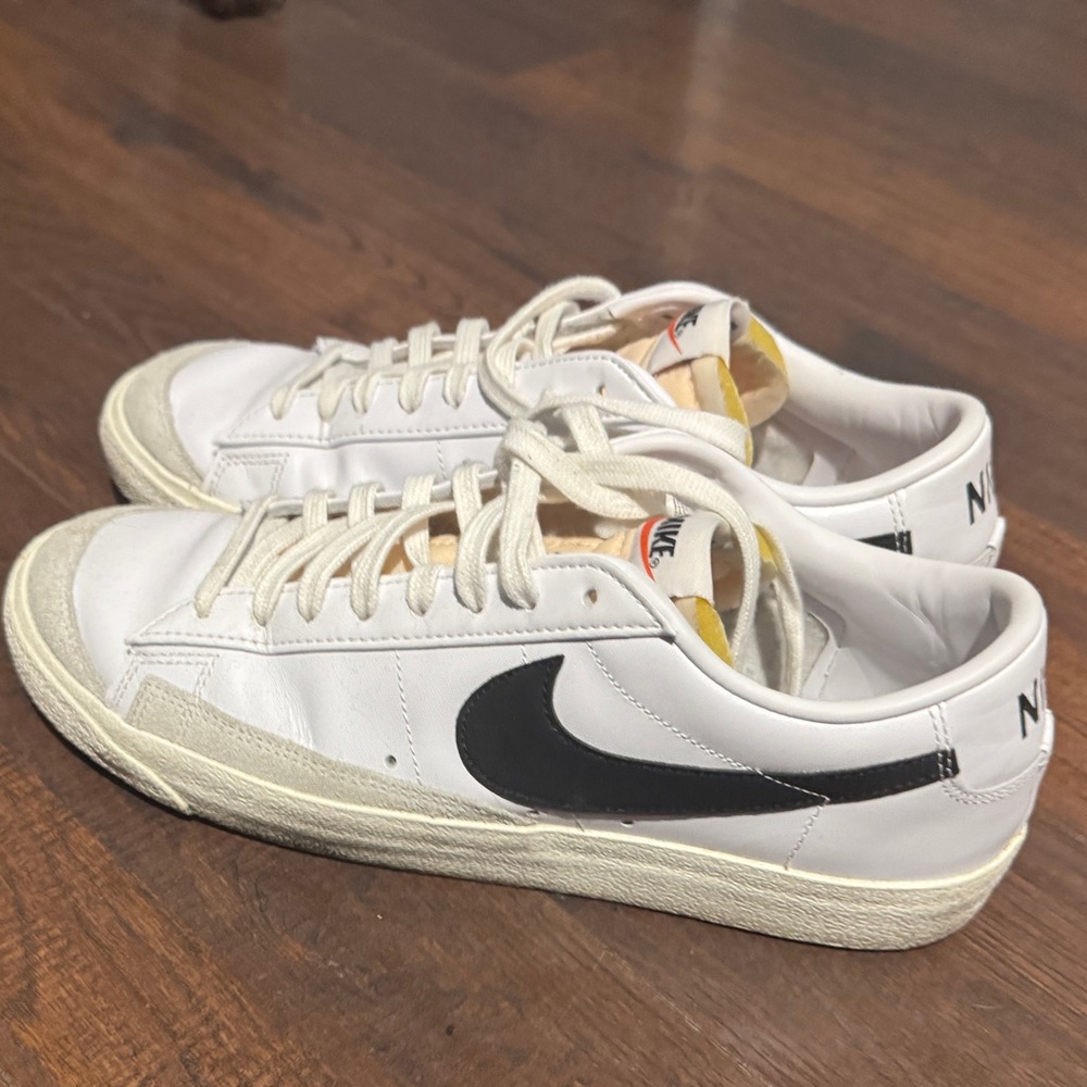 Nike White Low Blazer 77 Sneakers - Size 11